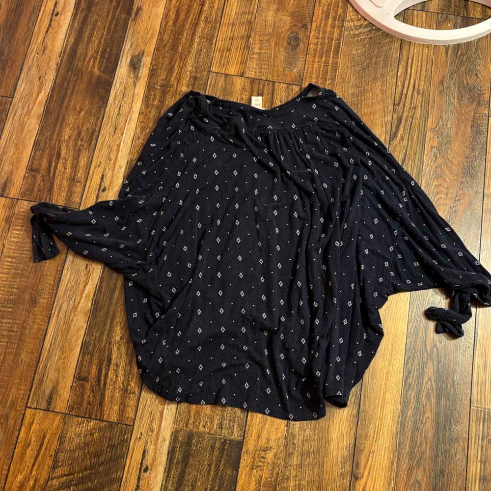 Large Daytrip button up shirt from Buckle the sleeves tie